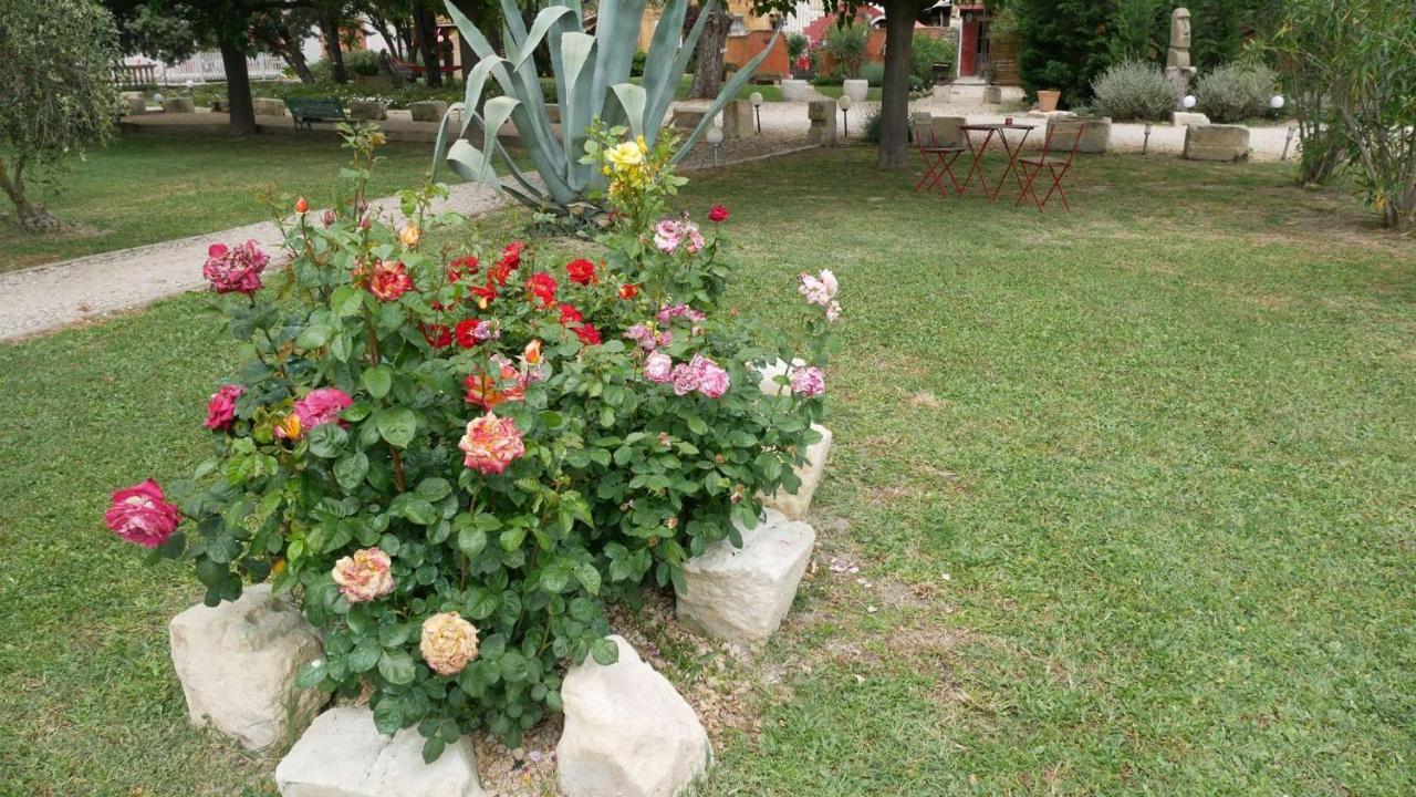 Mas Maurane - Le Bougainvillier Aux Portes D'Arles Apartment Tarascon Exterior photo