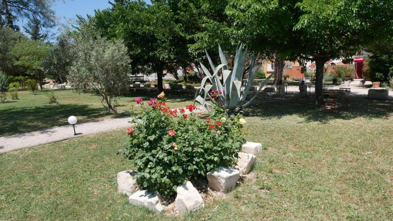 Mas Maurane - Le Bougainvillier Aux Portes D'Arles Apartment Tarascon Exterior photo